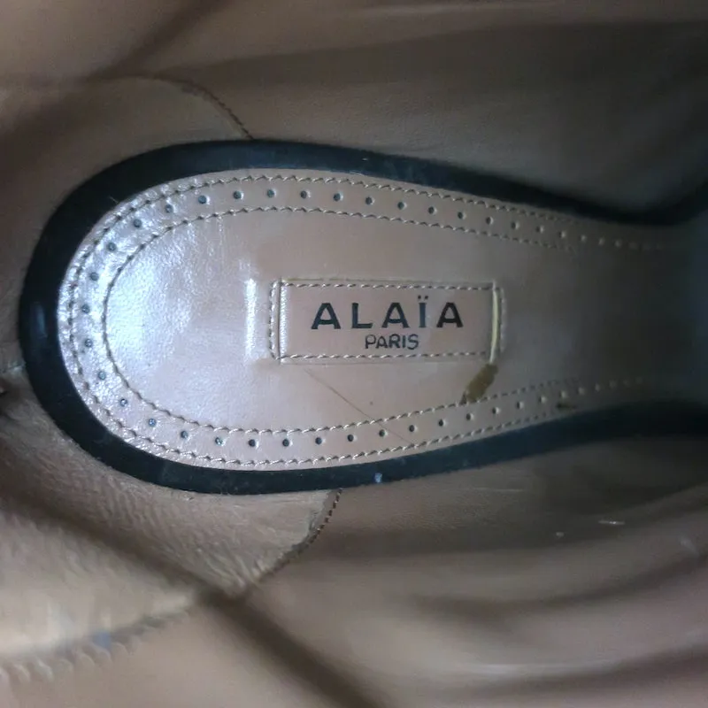 Alaia Stiefel mit Nieten und Plateauabsatz in Schwarz Wildleder & Echsenleder-Prägung Größe 39,5