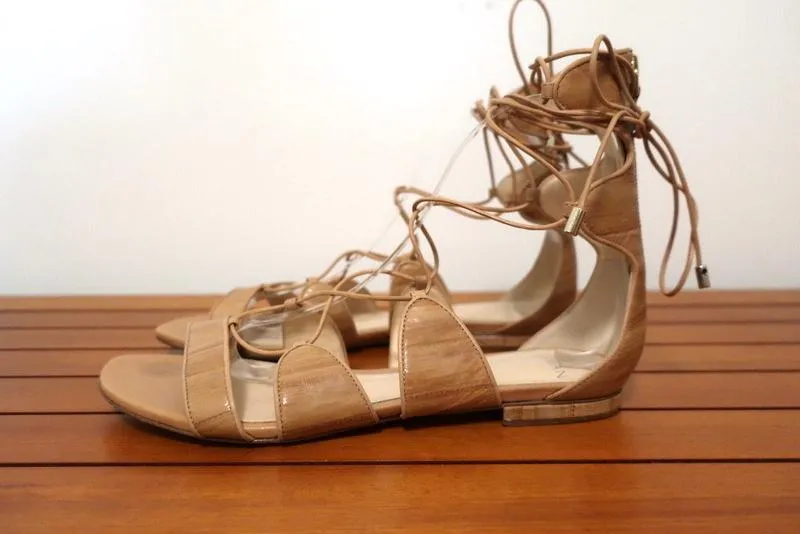 Alexandre Birman Gladiatoren-Sandalen Beige Aalhaut Größe 38,5 Schnürung Flach