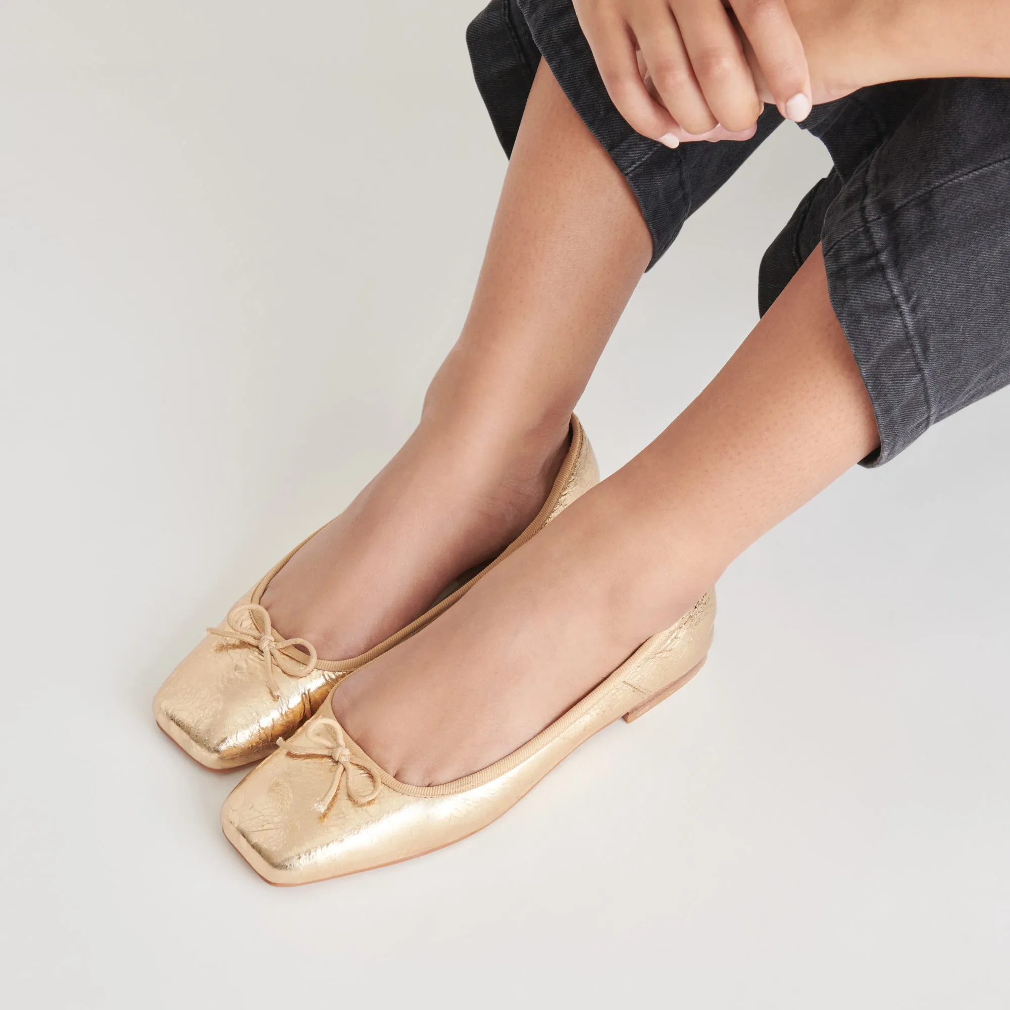 ANISA BALLERINAS GOLD GESTRESSTES LEDER