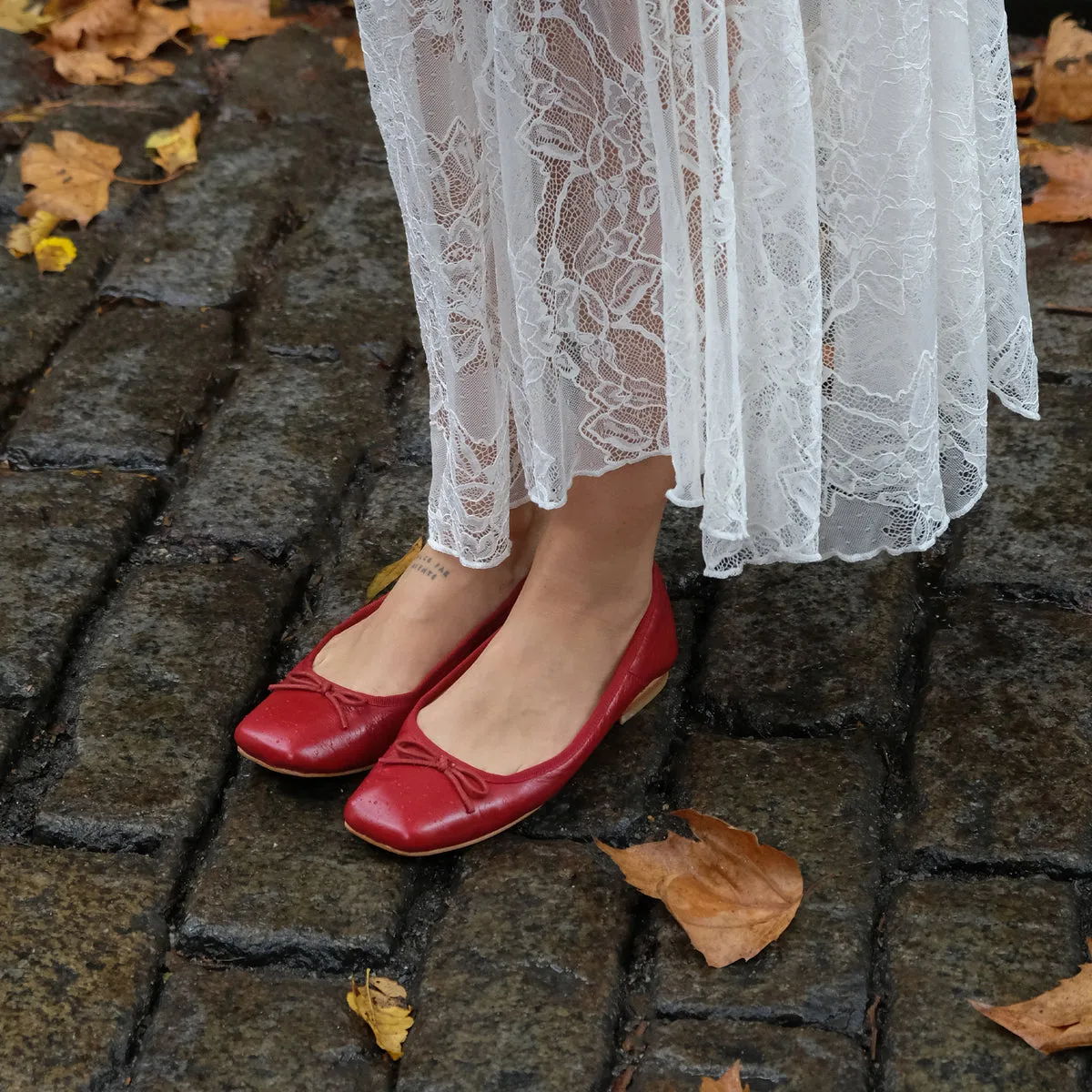 ANISA BALLETTFLATS ROT KREMPELNDES GLANZLEDER