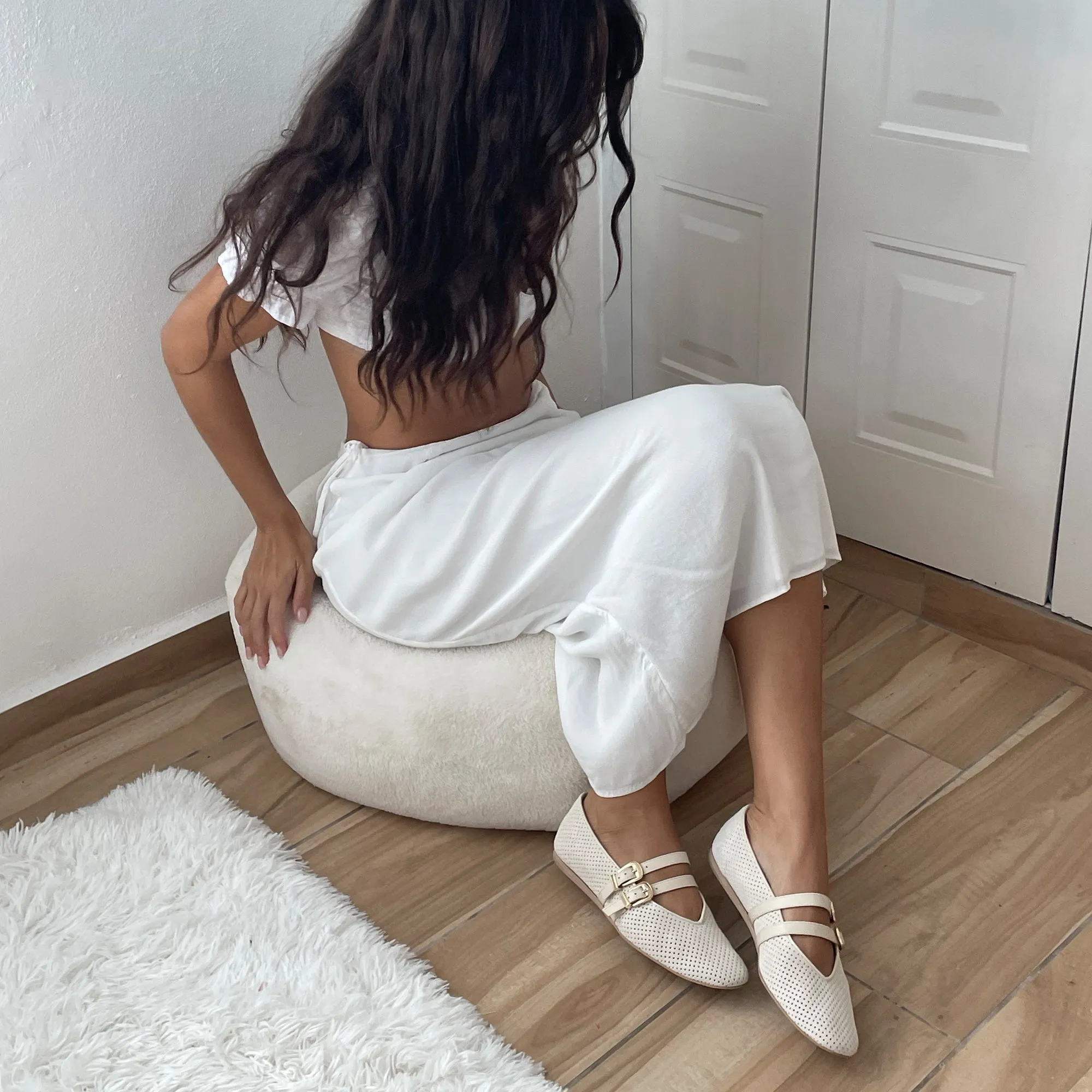 BAYLEE BALLETTFLATS KNOCHENFARBEN DURCHLÖCHERTES WILDLEDER