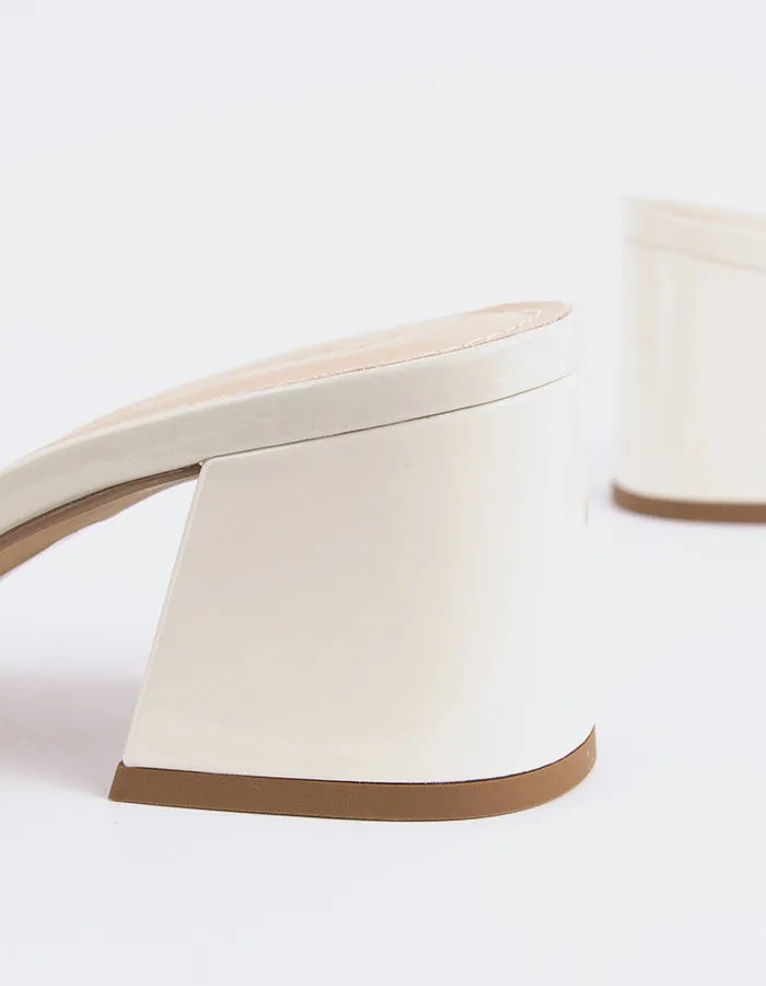 Clarabelle Off-White Glanzleder