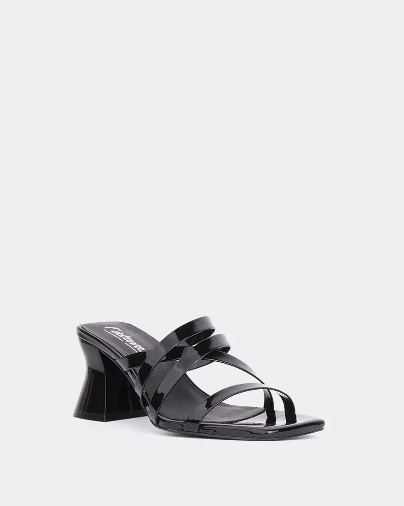Neugieriges Schwarz Lackleder