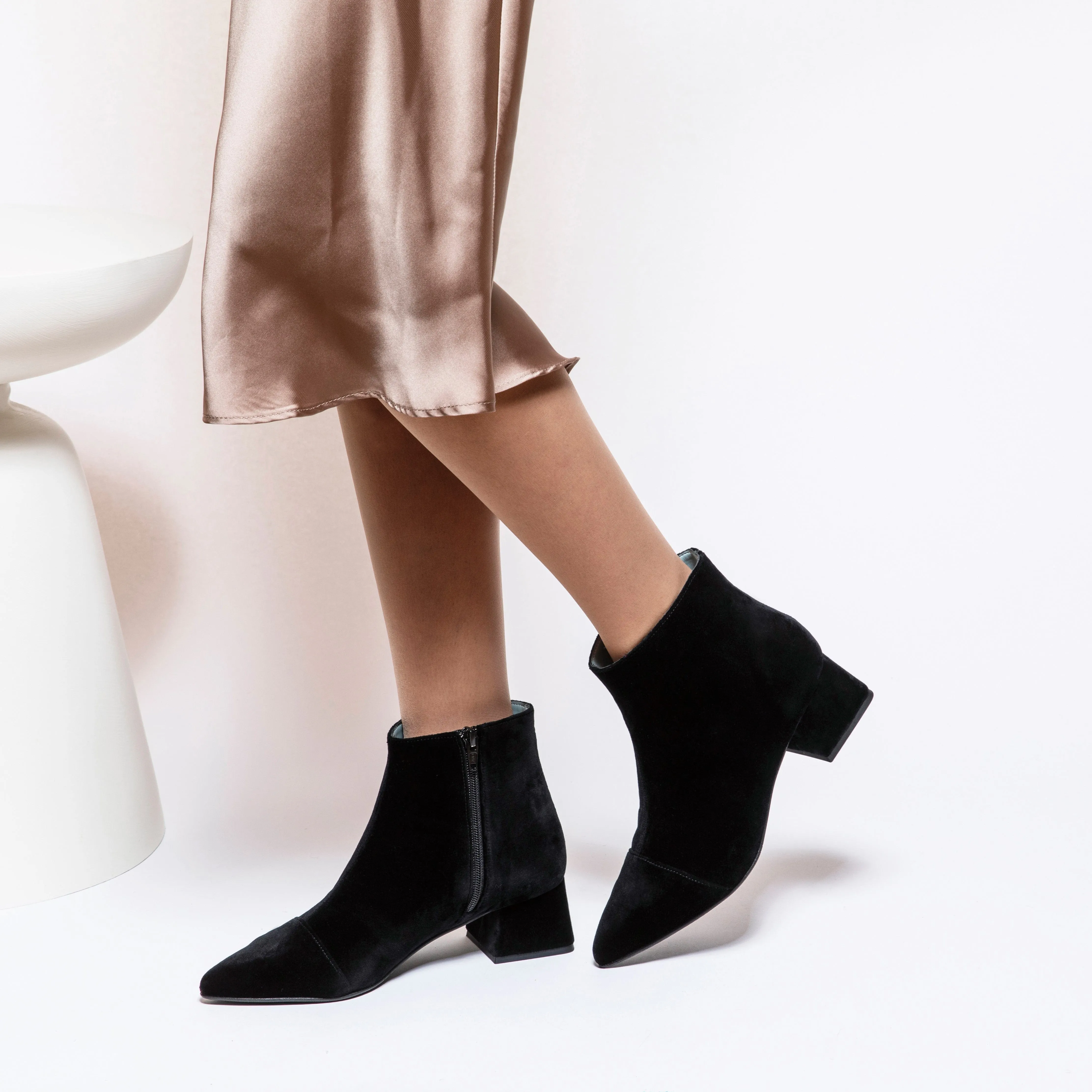 Dahlia Vegan Velvet Knöchelstiefel | Schwarz