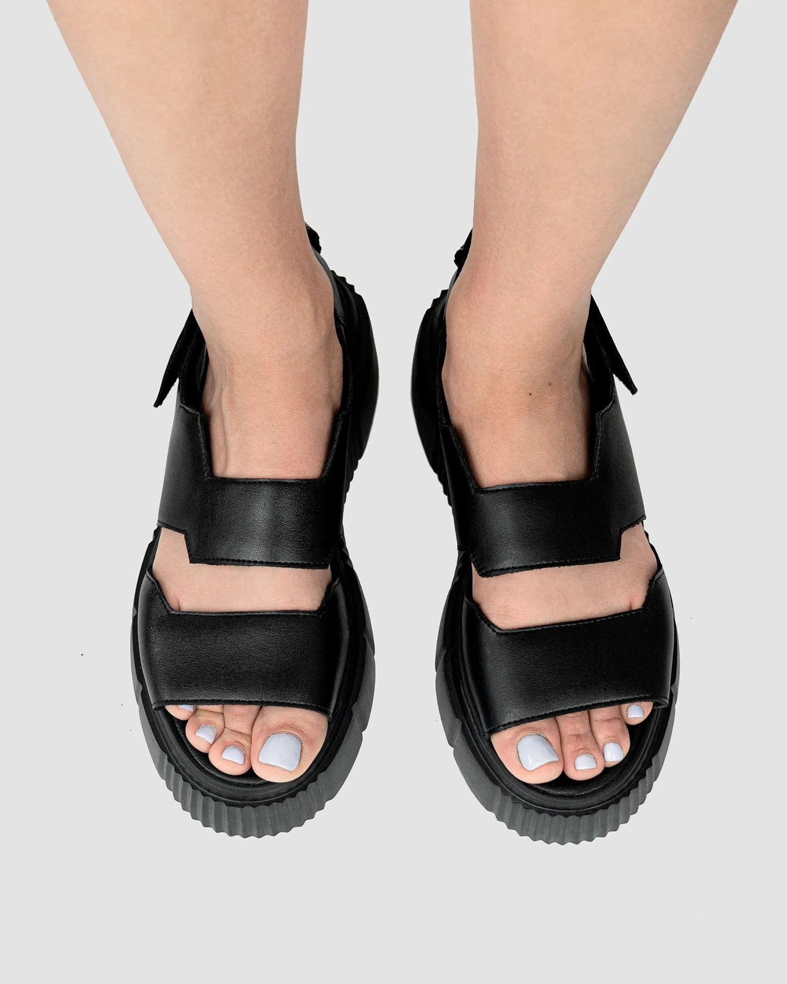 Trendige vegane Kaktusleder Desserto® Plateausandalen | Schwarz