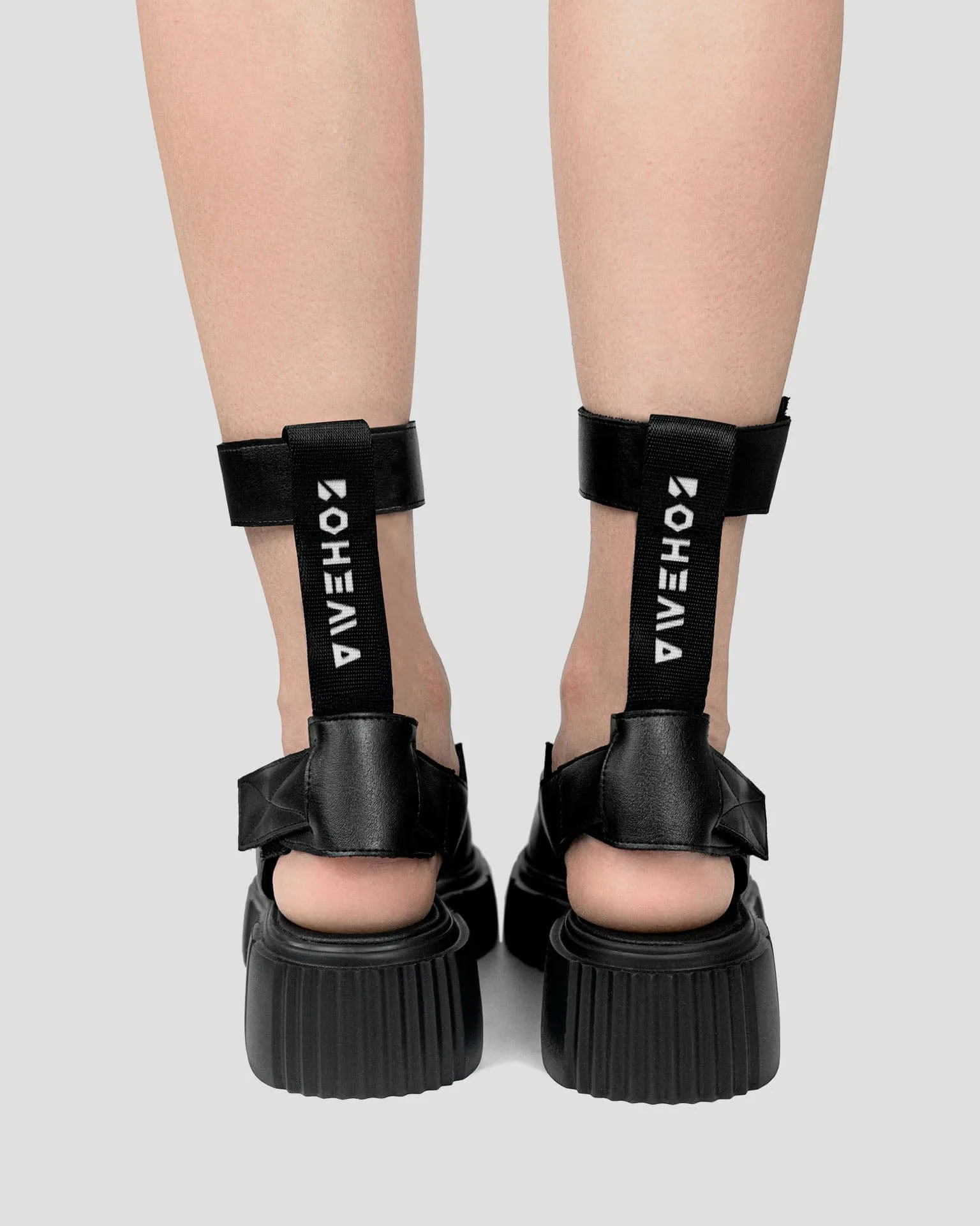 Trendige vegane Kaktusleder Desserto® Plateausandalen | Schwarz