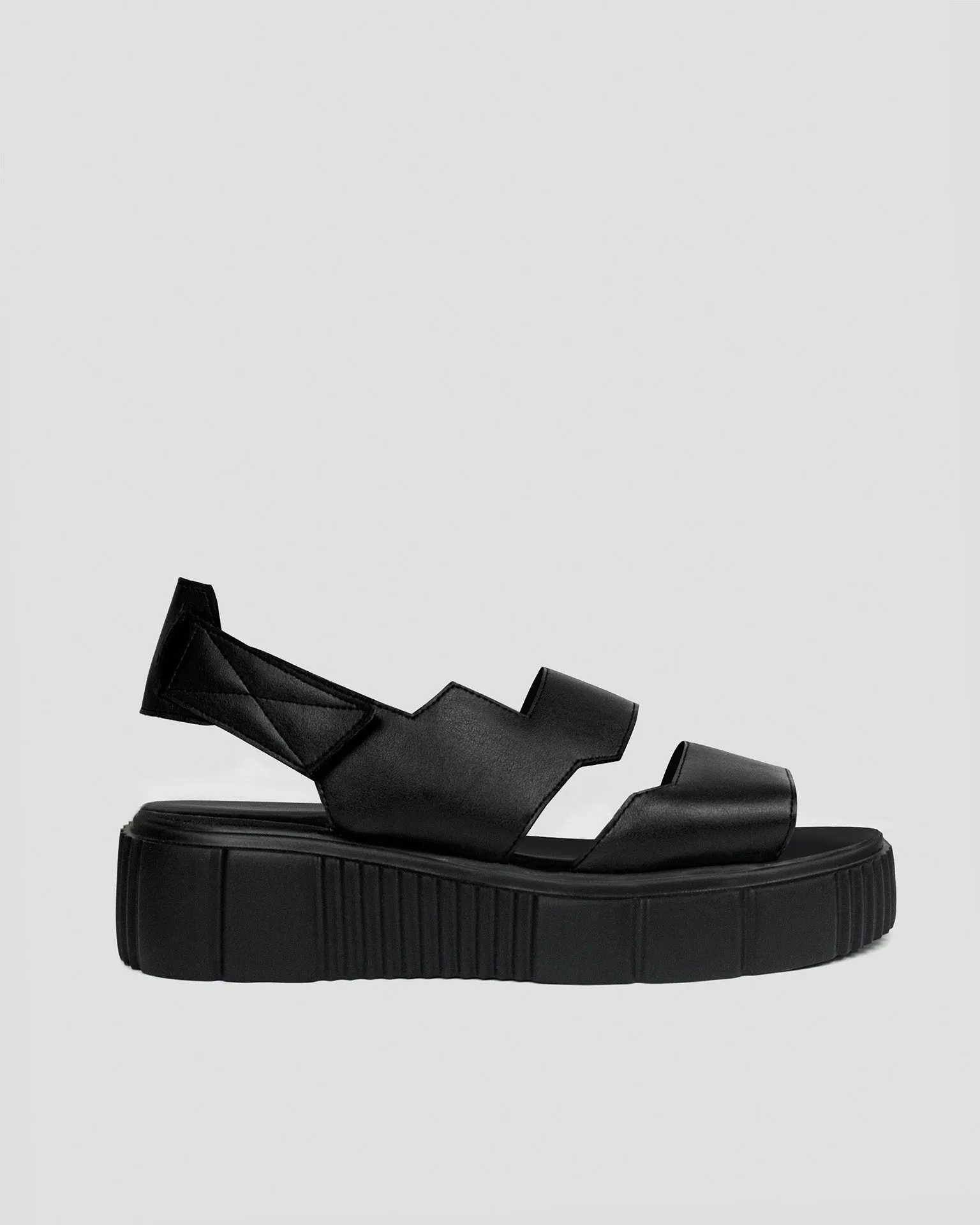 Trendige vegane Kaktusleder Desserto® Plateausandalen | Schwarz