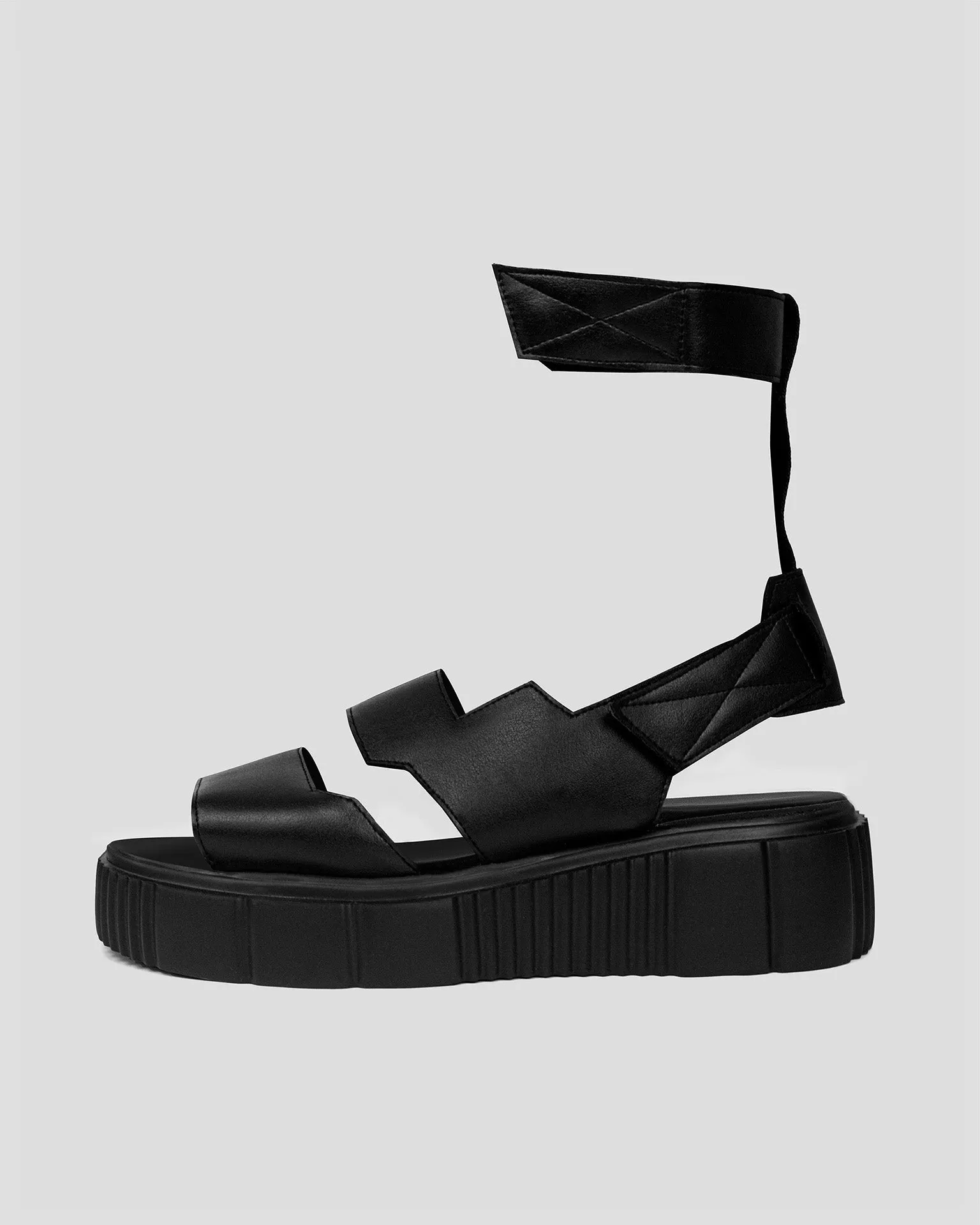 Trendige vegane Kaktusleder Desserto® Plateausandalen | Schwarz