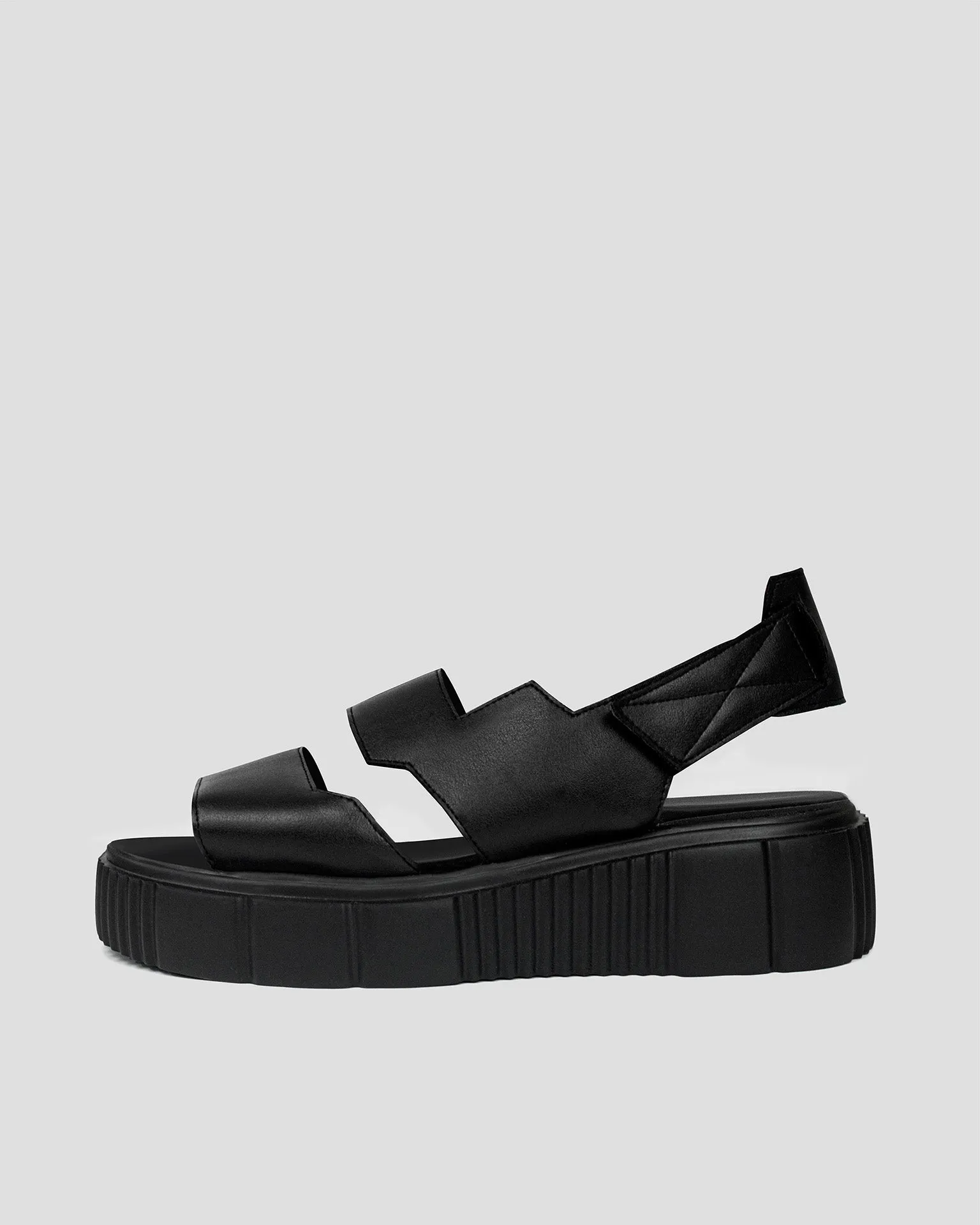 Trendige vegane Kaktusleder Desserto® Plateausandalen | Schwarz