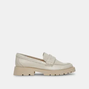 ELIAS FLATS IN OFF-WHITE MIT KRÄUSEL-EFFEKT UND HOCHGLANZ