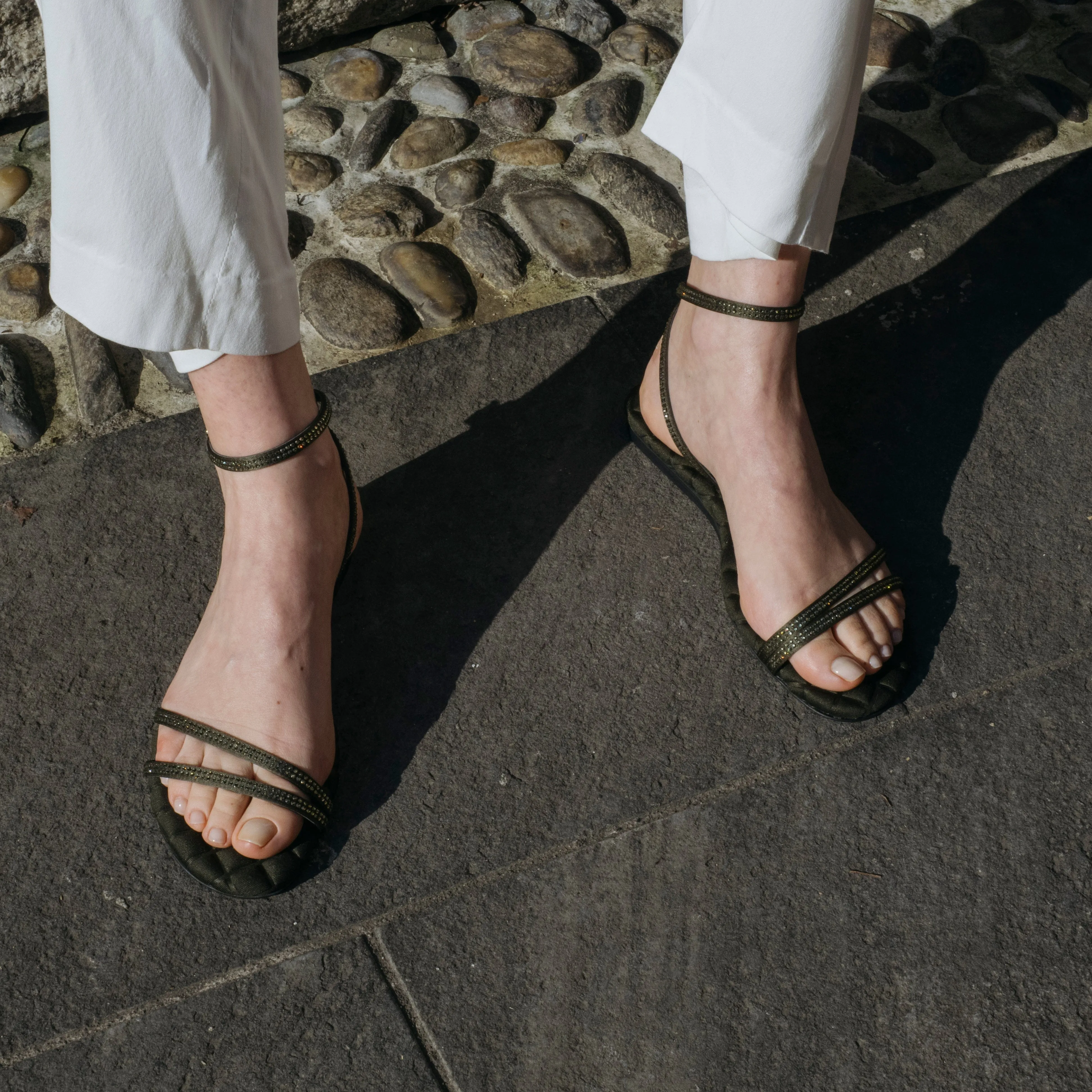 Faye Vegan Baumwoll-Sandalen mit Polsterung | Militär Kristall
