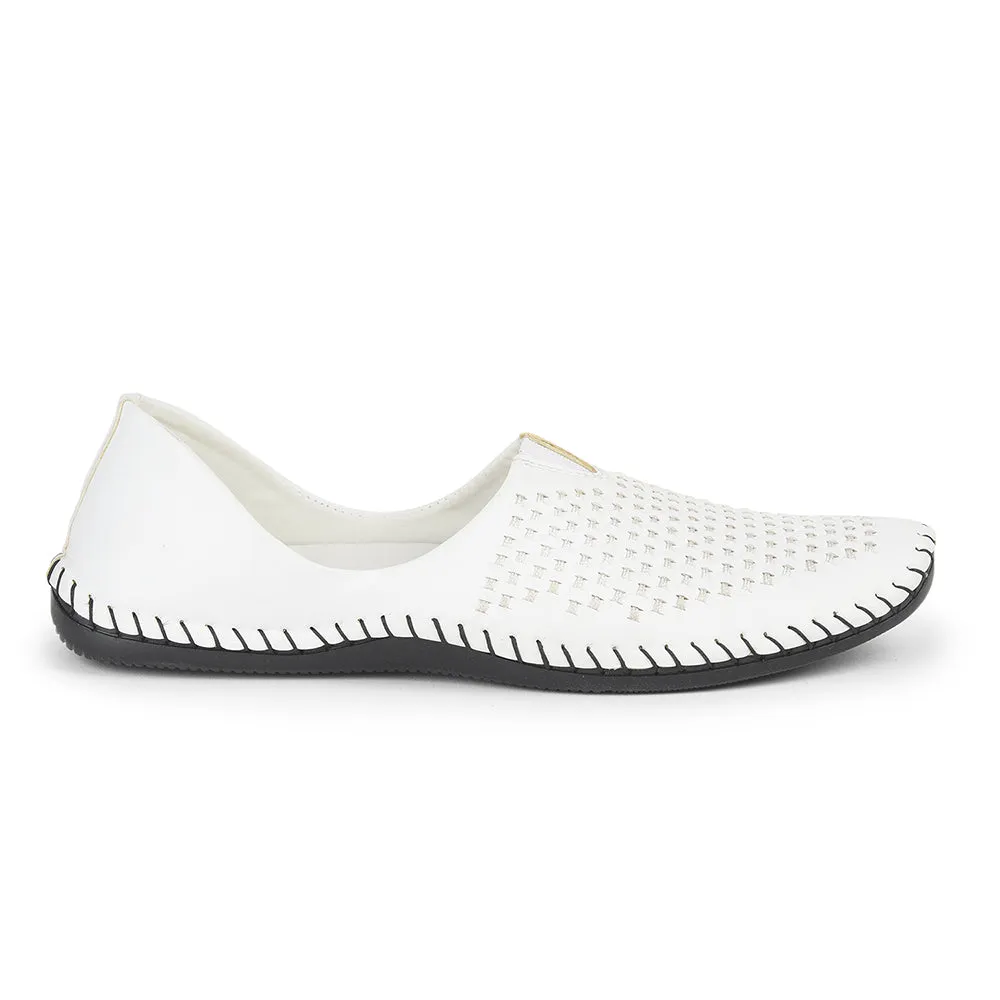 Fortune White Casual Mojari Loaferschuhe Für Herren AVN-40 Von Liberty