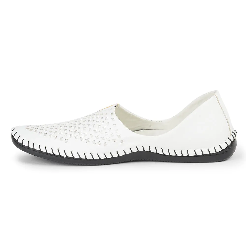 Fortune White Casual Mojari Loaferschuhe Für Herren AVN-40 Von Liberty