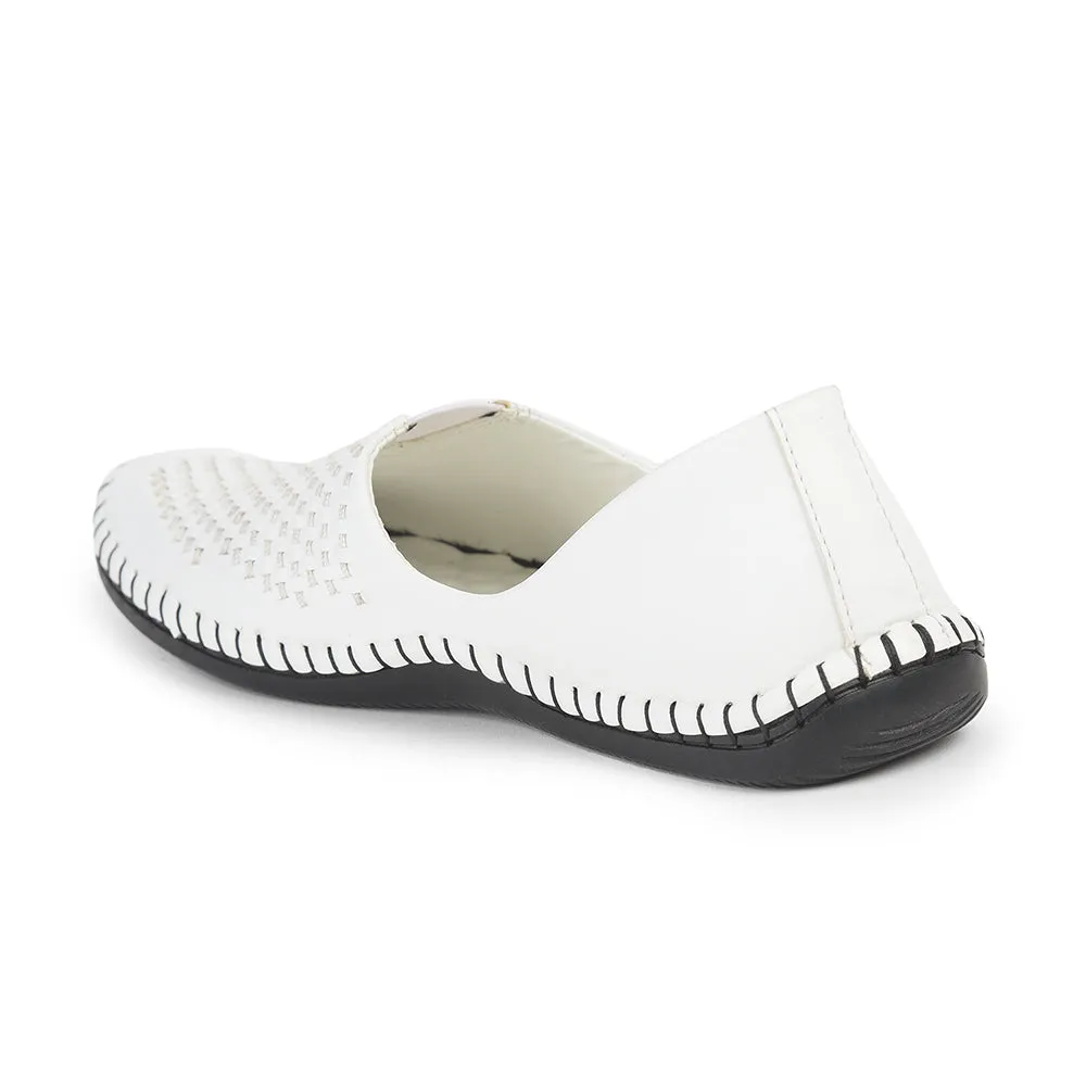 Fortune White Casual Mojari Loaferschuhe Für Herren AVN-40 Von Liberty