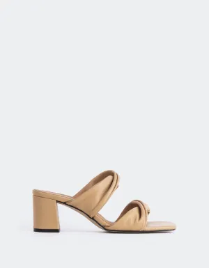 Hester Kamel Leder