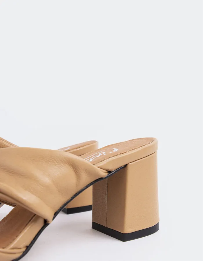 Hester Kamel Leder