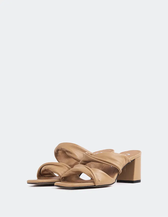 Hester Kamel Leder