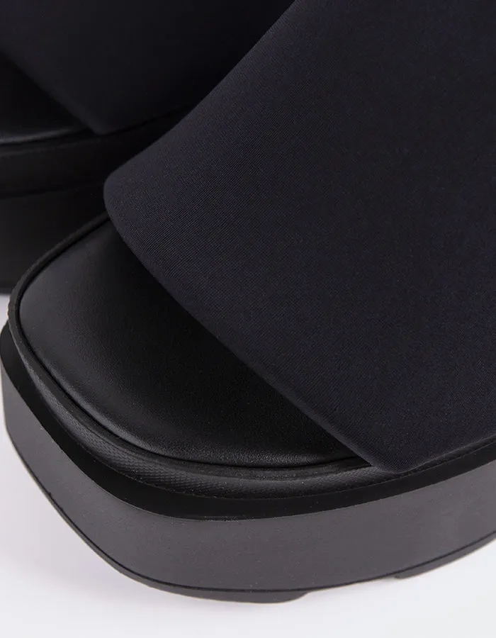 Hoffnungsvolle schwarze Lycra
