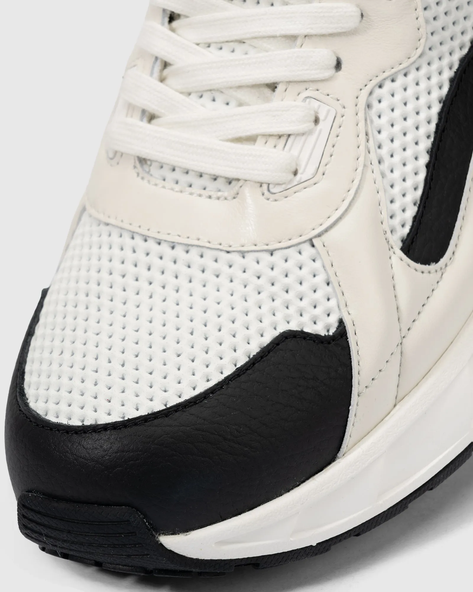 KICK OFF SNEAKER