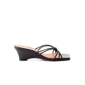Nidia Leder in Schwarz