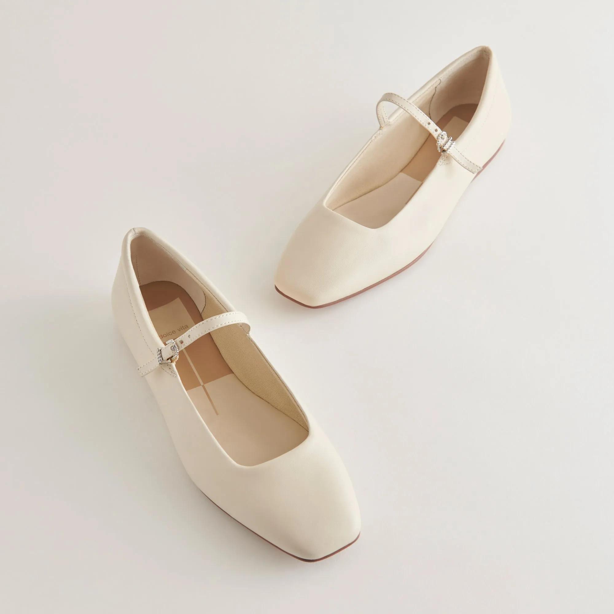 REYES BALLET FLATS IN ELFENBEINFARBENEM LEDER