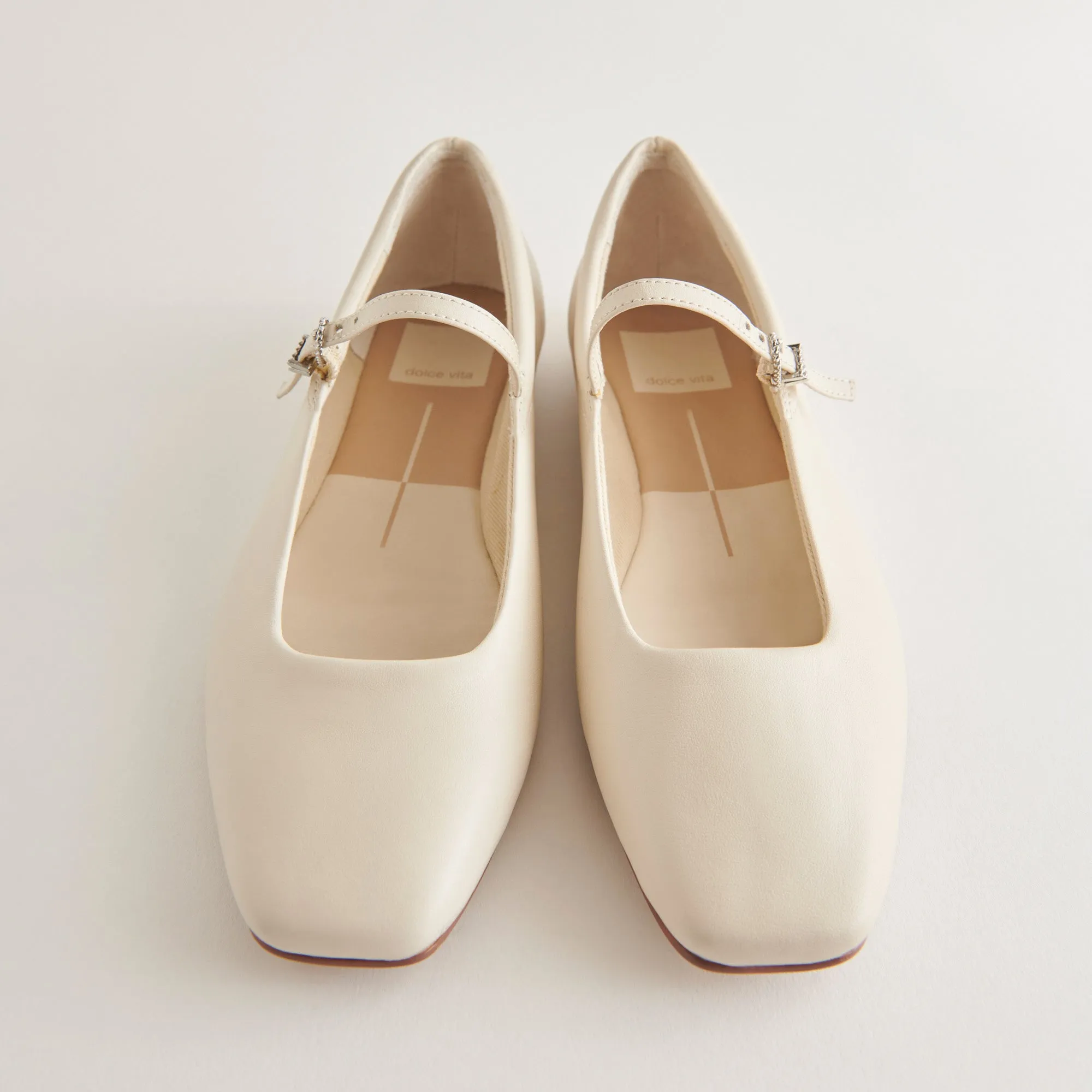 REYES BALLET FLATS IN ELFENBEINFARBENEM LEDER
