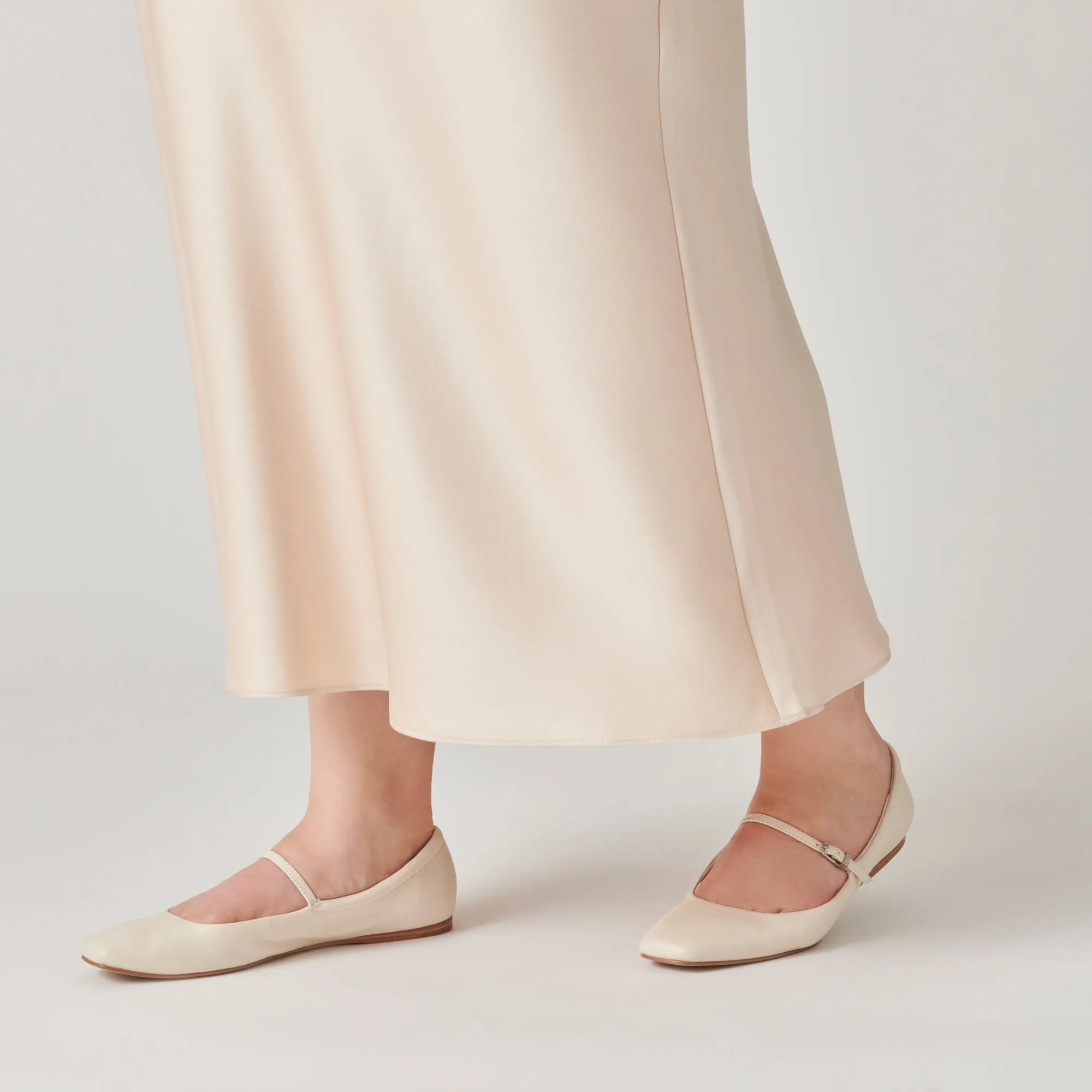REYES BALLET FLATS IN ELFENBEINFARBENEM LEDER