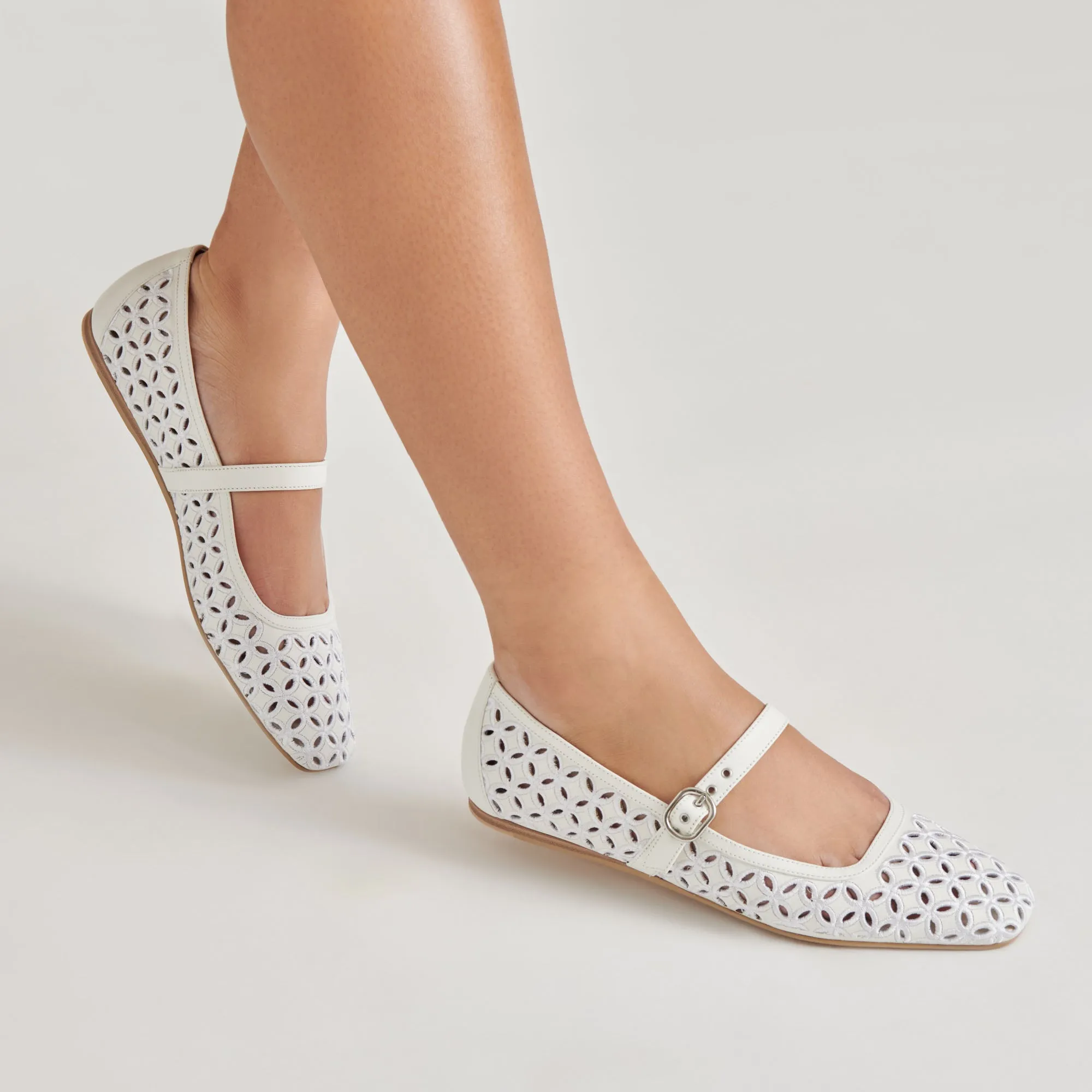 RODNI EYELET PERFEKTE BALLETTFLACHER AUS ECHTEM WEIßEM LEDER