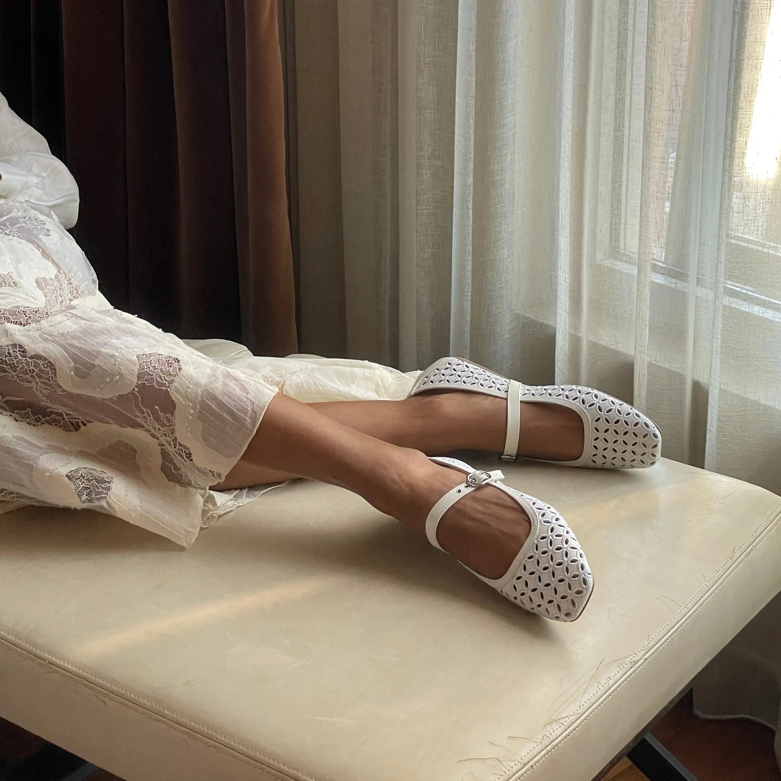 RODNI EYELET PERFEKTE BALLETTFLACHER AUS ECHTEM WEIßEM LEDER