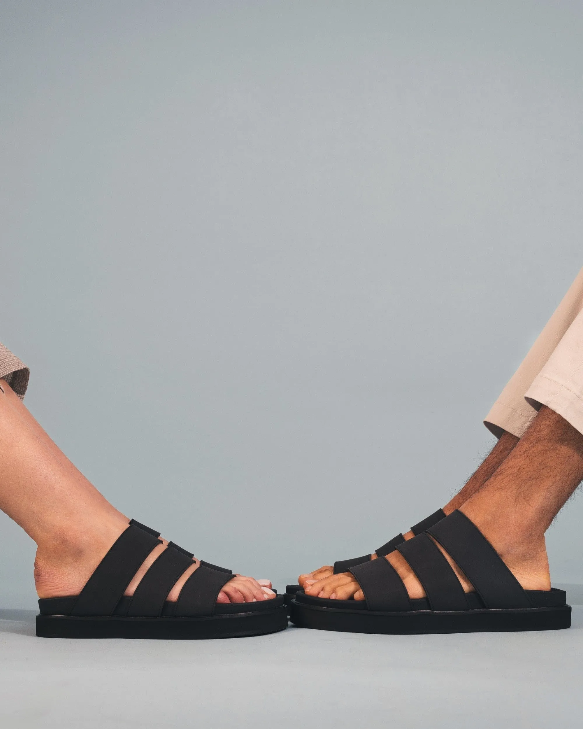 Tonga Unisex Vegane Mikrofaser Plateausandalen | Schwarz