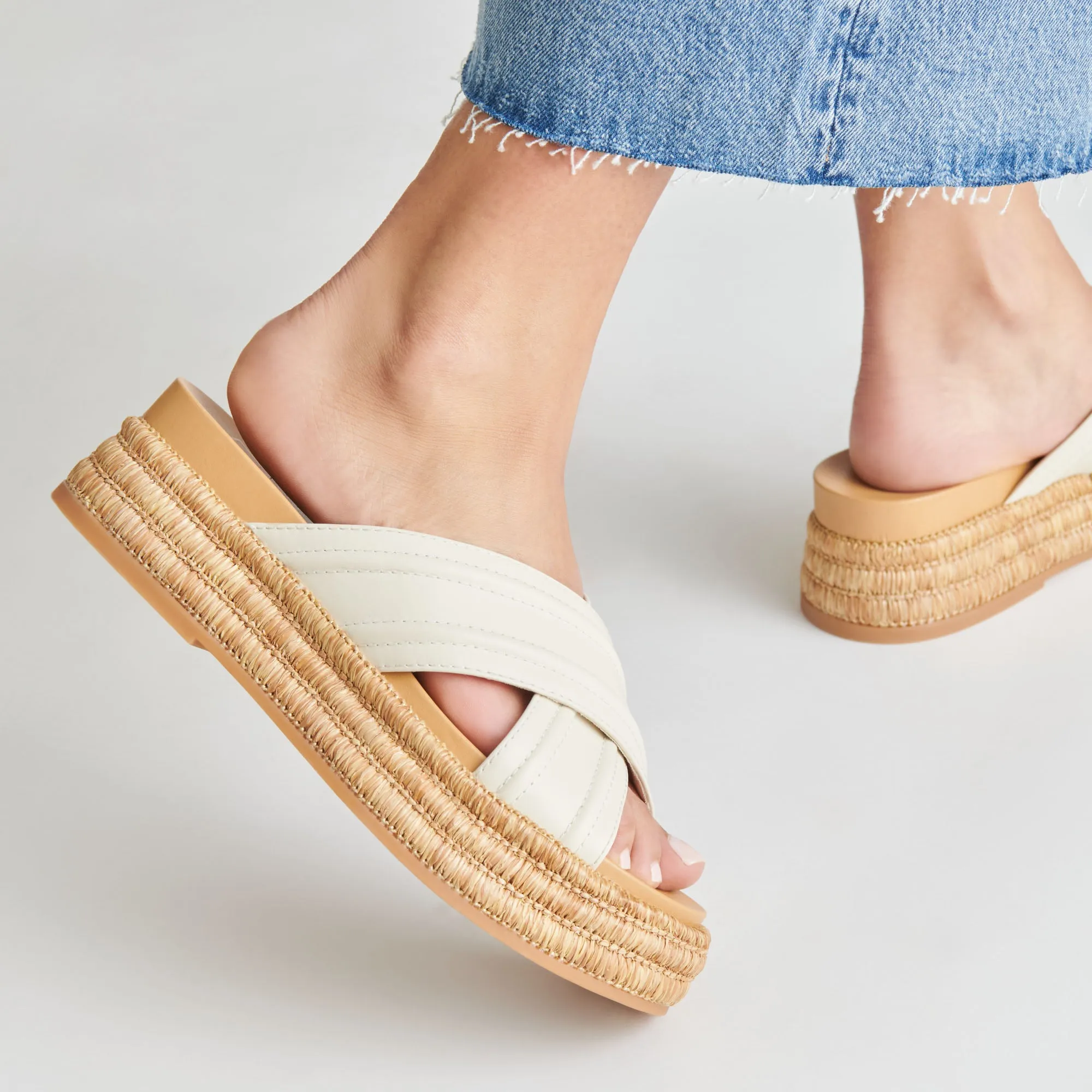 WESLEE SANDALEN IN ELFENBEINFARBENEM LEDER