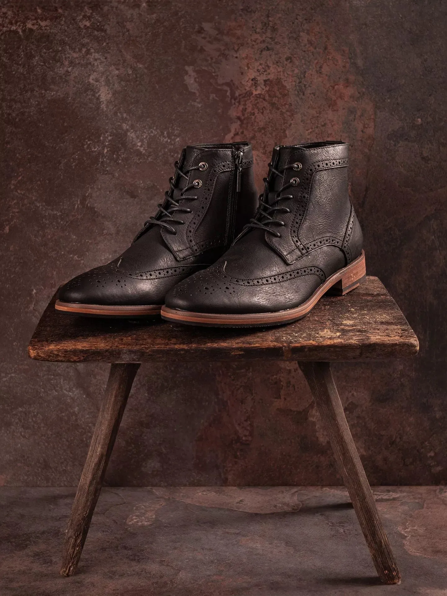 Wheat 2 Herren Vegan-Leder Brogue-Stiefel | Schwarz